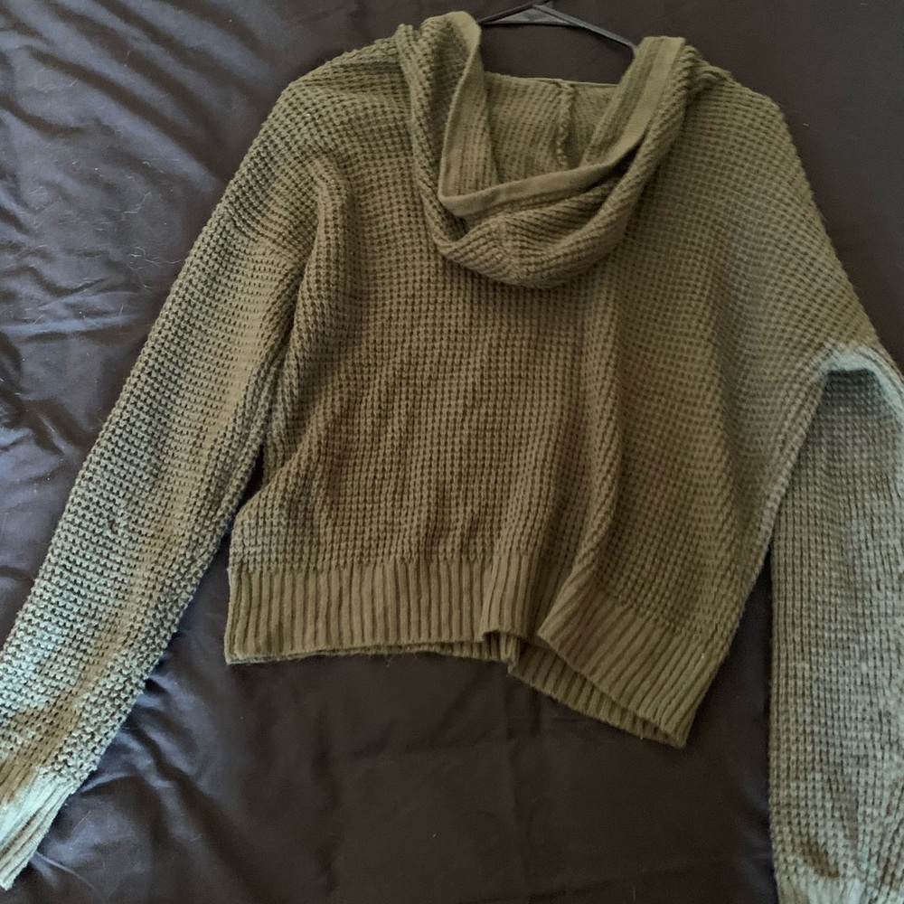 Army green cable knit cropped hoodie